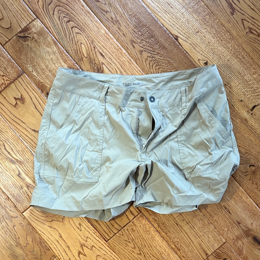 Columbia Women's Khaki Cargo Shorts